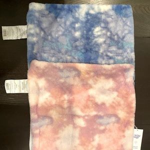 Lot of 2 Tie-Dye pillow Covers 1 pink, 1 blue 20x20 Bed Bath & Beyond *NWT